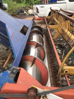 ขาย 595,000 บาท รถเกี่ยว อุ้ม 2.5 ตัน ตั้วเดิน 12 HT ปั้มดากิ้นส์ 23 โช่ 45 ข้อ รอลเลอร์ 10 ลูก ตู้นวด 6.5 ครึ่ง เครื่อง 6D16 Turbo -220 แรง   รถอยู่ จ.สมุทรสาคร โทร&amp;ไอดีไลน์  0610710295