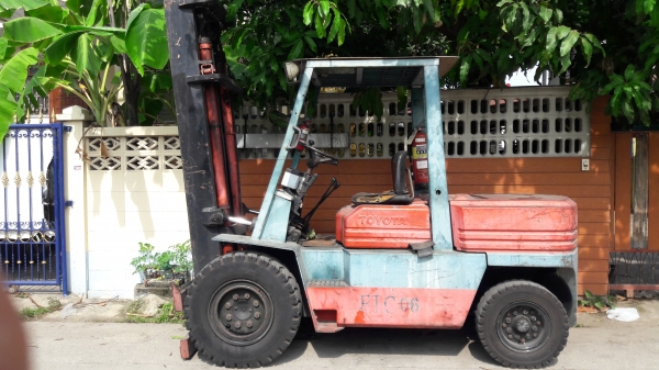 ขายด่วน...ของดีๆนานๆเข้ามาคัน TOYOTA-5FD45ขนาด4.5ตัน เครื่องยนต์ดีเซล 13Z , เกียร์ธรรมดา,เสาสูง 4 เมตร,ราคา 390,000บาท