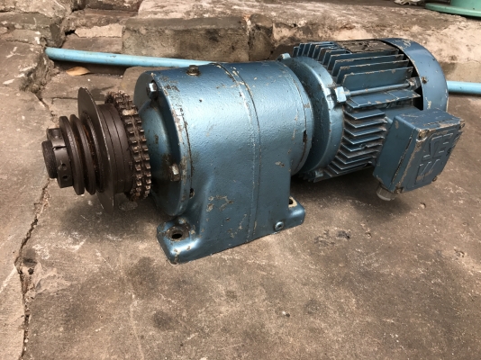 ขายมอเตอร์เกียร์ SEW eurodrive 2HP. 380V อัตราทด 1:24 เพลาออกประมาณ 60รอบต่อนาที สภาพสวยเดิมๆ วิ่งนิ่ม พร้อมใช้งาน