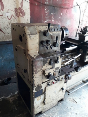 ขายกลึง6ฟุตเต็ม3เพลามีเบรคไฟ220vมีสามขาสี่จับสามจับ2จับอุปกรณ์ครบครับ