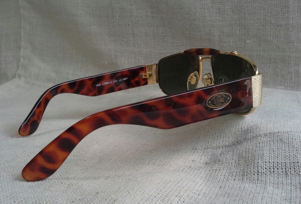 แว่นตาอิตาลียนวินเทจ ยุค &#039;90s  &#039;ต่อยเจ็บเหมือนผึ้ง&#039;  Vintage STING by DIRRRE handmade in Italy  บิ๊กไซซ์!