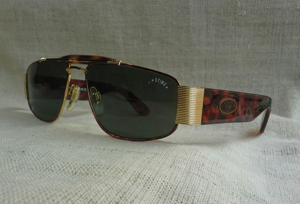 แว่นตาอิตาลียนวินเทจ ยุค &#039;90s  &#039;ต่อยเจ็บเหมือนผึ้ง&#039;  Vintage STING by DIRRRE handmade in Italy  บิ๊กไซซ์!