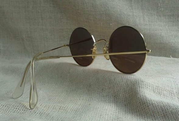 แว่นตาโกลด์ฟิลด์เก่าเก็บ 'อัลก้า - ผู้ยิ่งใหญ่' ทศวรรษที่ 1960s Vintage ALGHA handmade in England แว่นตาโกลด์ฟิลด์เก่าเก็บ 'อัลก้า - ผู้ยิ่งใหญ่' ทศวรรษที่ 1960s Vintage ALGHA handmade in England