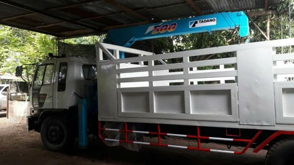 ขายรถ7.20เมตร HINO 3H 195แรง ติดเครน5ตัน ท้องV 3ปอก เอกสารพร้อมโอน ราคา920,000 สนใจโทร 090-8588220คุ