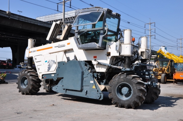 รถขูดไสWirtgen WR2500S