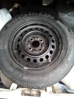 ล้ออะไหล่ ขอบ 13 มี 1 ล้อ  สภาพสวย  โทร.081-427-3941