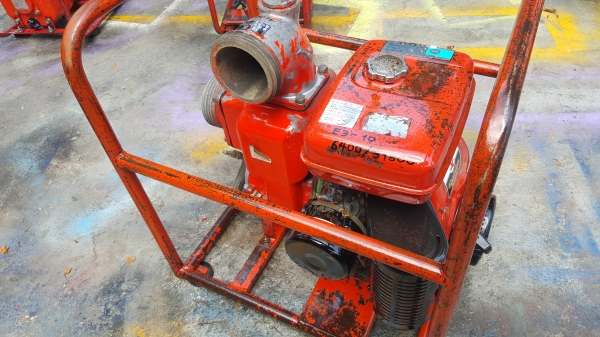 ปั้มน้ำ 4 x4 นิ้ว 7 แรง 4 จังหวะ ราคา 6400 บาท สอบถามได้ต่อรองได้ขายได้ขาย