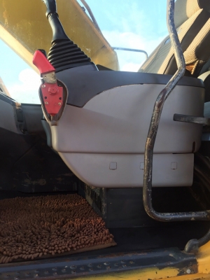 Komatsu pc200-7 เล่มทะเบียน พร้อมใช้งาน