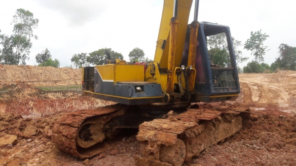 ขายด่วน แม็คโคร KOBELCO SK200MART II สภาพพร้อมใช้งาน เครื่องเดิมปั้มเดิม รถพร้อมใช้งาน เอกสารสัญญาซื้อขาย สนใจสอบถาม 093-0764943  - 088-3223272