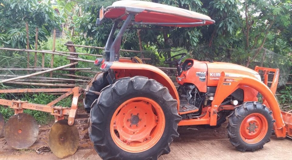 ขายนางฟ้า4708พร้อมใช้งานรถปี55ราคา350000ต่อรองได้เอกสารเล่มพร้อมมีหางสามตราช้างยางหน้าใหม่ยางหลังได้อีกหลายปีเครื่องดีไฮโดลิคไว เกียรไม่หอน ไม่ไกลส่งฟรีครับ 0828472388