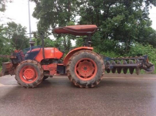 ขาย 375,000 บาท KUBOTA M7040 ปี 54 เครื่องดี เกียร์ดี (ใบมีดหน้า -หาง 7 ) ระบไฮโดรลิก หางไม่ตก สภาพพร้อมทำงาน เอกสารเล่มทะเบียน  รถอยู่ จ.นครพนม โทร&amp;ไอดีไลน์ 0610710295