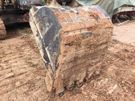 ขาย 315,000 บาท KOMATSU PC200-3  เครื่อง 6HE1-95 แรง ปั้มของ 200-5 แรง โช่ใหม่ 1 ข้าง เอวแน่น เอกสารชื่อขาย  รถอยู่ จ.ร้อยเอ็ด โทร&amp;ไอดีไลน์ 0610710295