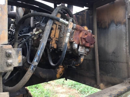 ขาย 315,000 บาท KOMATSU PC200-3  เครื่อง 6HE1-95 แรง ปั้มของ 200-5 แรง โช่ใหม่ 1 ข้าง เอวแน่น เอกสารชื่อขาย  รถอยู่ จ.ร้อยเอ็ด โทร&amp;ไอดีไลน์ 0610710295