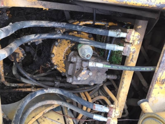 ขาย 315,000 บาท KOMATSU PC200-3  เครื่อง 6HE1-95 แรง ปั้มของ 200-5 แรง โช่ใหม่ 1 ข้าง เอวแน่น เอกสารชื่อขาย  รถอยู่ จ.ร้อยเอ็ด โทร&amp;ไอดีไลน์ 0610710295