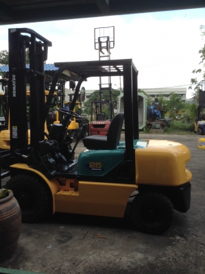 +++ ขายโฟล์คลิฟท์  KOMATSU FD25-14  ขนาด  2.5  ตัน  เครื่องยนต์ดีเซล  เสา  4  เมตร  เกียร์ธรรมดา  งา 1,070  มม.  ยางตันครับ