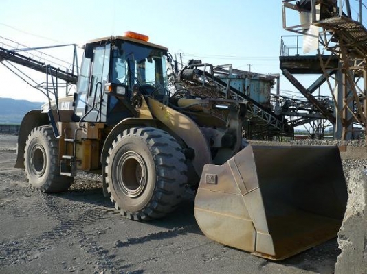 รถตักล้อยาง CAT 938 F