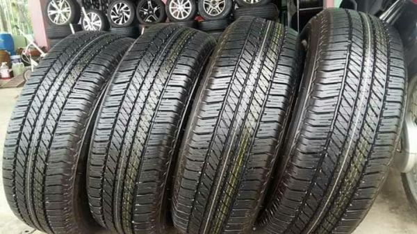 ขายยางป้ายแดงปี17 bridgestone dueler h/t 684ll 265/65r17 สนใจติดต่อร้าน ก.เจริญการยางครับ 081-3747940