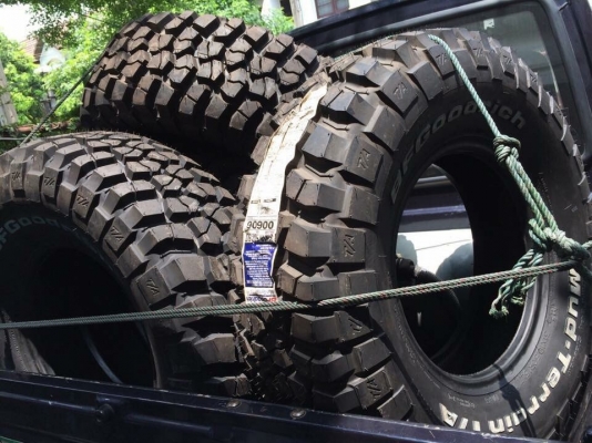 หน้าแคบ BF Goodrich Mud-Terrain KM2 235 85 16