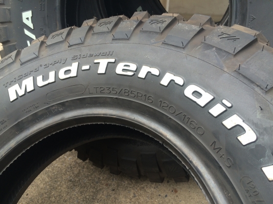หน้าแคบ BF Goodrich Mud-Terrain KM2 235 85 16