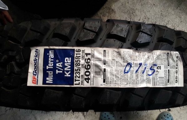 หน้าแคบ BF Goodrich Mud-Terrain KM2 235 85 16