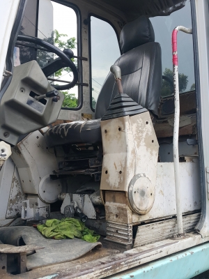 รถแม็คโครล้อยาง kobelco sk100 รถพร้อมใช้งาน มีเอกสารเล่มทะเบียนพร้อมโอน ภาษีไม่ขาด