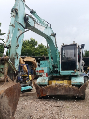 รถแม็คโครล้อยาง kobelco sk100 รถพร้อมใช้งาน มีเอกสารเล่มทะเบียนพร้อมโอน ภาษีไม่ขาด