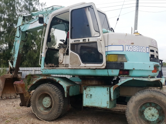 รถแม็คโครล้อยาง kobelco sk100 รถพร้อมใช้งาน มีเอกสารเล่มทะเบียนพร้อมโอน ภาษีไม่ขาด