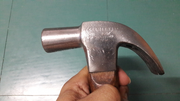 ขายค้อนเก่าSTANLEY 16oz. Made in England.ด้ามไม้ มือสองสภาพดี