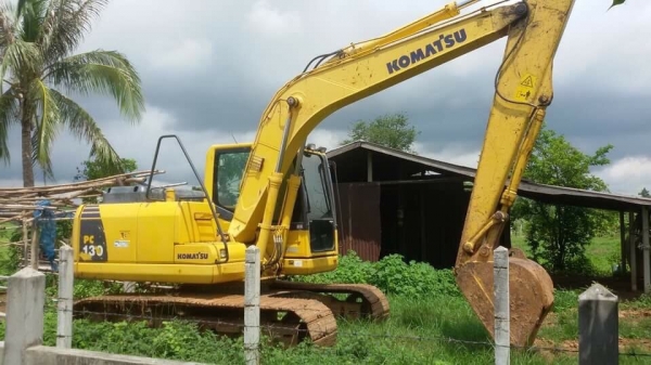 แบคโฮ KOMATSU PC130 มีเล่มทะเบียน ชั่วโมงการทำงาน 5,000กว่าชั่วโมง แบคโฮ KOMATSU PC130 มีเล่มทะเบียน ชั่วโมงการทำงาน 5,000กว่าชั่วโมง