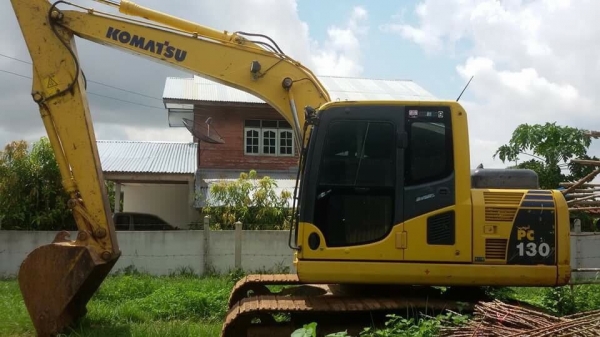 แบคโฮ KOMATSU PC130 มีเล่มทะเบียน ชั่วโมงการทำงาน 5,000กว่าชั่วโมง