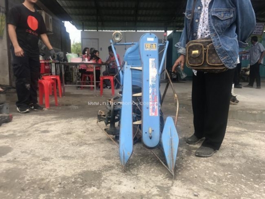 ราคา 9,000 บาท รถเกี่ยวข้าวเดินตาม HINOMOTO รุ่น UB305 รหัสสินค้า 50103018 ติดต่อ 081-8283376  www.nihonmono.com