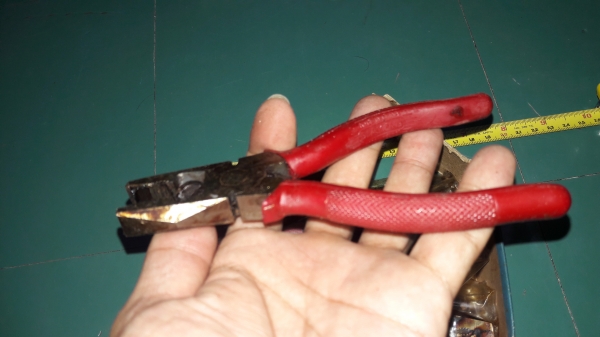 ขายคีมปากจิ้งจกตราเพชรงานเก่าชุด6ตัวมีคราบจารบีติดตามรูป