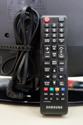 LCD TV Samsung 32 นิ้ว รุ่น LA32E420E2R มือสอง สภาพดี มีรีโมท