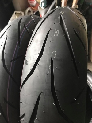 ยางใหม่ 120/70/17-160/60/17 ปี 17 ทุกเส้น คู่ละ 4750 บาท