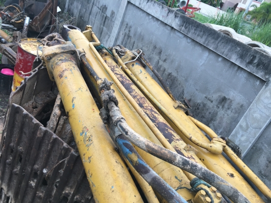 ขายกระบอกKOMATSU PC200-1-2 4กระบอก