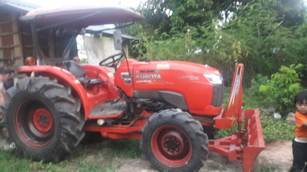 ขายรถไถ Kubota L4708 สภาพดีสวยๆๆพร้อมใช้ครับ รุ่นนี้ถือว่าคุ้มมากกับราคานี้ครับ มีอุปกรณ์พร้อม2 ชิ้นมี ใบมีดดันดิน และผานพรวนมาให้ครับ ใครมองหาคูโบต้า L4708 รับรองไม่เสียใจครับกับราคานี้