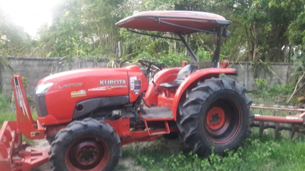 ขายรถไถ Kubota L4708 สภาพดีสวยๆๆพร้อมใช้ครับ รุ่นนี้ถือว่าคุ้มมากกับราคานี้ครับ มีอุปกรณ์พร้อม2 ชิ้นมี ใบมีดดันดิน และผานพรวนมาให้ครับ ใครมองหาคูโบต้า L4708 รับรองไม่เสียใจครับกับราคานี้