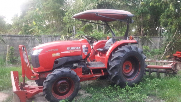 ขายรถไถ Kubota L4708 สภาพดีสวยๆๆพร้อมใช้ครับ รุ่นนี้ถือว่าคุ้มมากกับราคานี้ครับ มีอุปกรณ์พร้อม2 ชิ้นมี ใบมีดดันดิน และผานพรวนมาให้ครับ ใครมองหาคูโบต้า L4708 รับรองไม่เสียใจครับกับราคานี้
