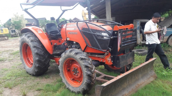 ขายรถไถ Kubota M6040 สภาพดีสวยๆๆพร้อมใช้ครับ รุ่นนี้ถือว่าคุ้มมากกับราคานี้ครับ มีอุปกรณ์พร้อม2 ชิ้นมี ใบมีดดันดิน และผานพรวนมาให้ครับ ใครมองหาคูโบต้า M6040 รับรองไม่เสียใจครับกับราคานี้ ขายรถไถ Kubota M6040 สภาพดีสวยๆๆพร้อมใช้ครับ รุ่นนี้ถือว่าคุ้มมากกับราคานี้ครับ มีอุปกรณ์พร้อม2 ชิ้นมี ใบมีดดันดิน และผานพรวนมาให้ครับ ใครมองหาคูโบต้า M6040 รับรองไม่เสียใจครับกับราคานี้