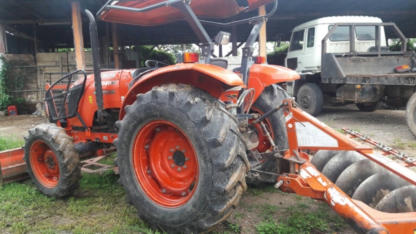 ขายรถไถ Kubota M6040 สภาพดีสวยๆๆพร้อมใช้ครับ รุ่นนี้ถือว่าคุ้มมากกับราคานี้ครับ มีอุปกรณ์พร้อม2 ชิ้นมี ใบมีดดันดิน และผานพรวนมาให้ครับ ใครมองหาคูโบต้า M6040 รับรองไม่เสียใจครับกับราคานี้ ขายรถไถ Kubota M6040 สภาพดีสวยๆๆพร้อมใช้ครับ รุ่นนี้ถือว่าคุ้มมากกับราคานี้ครับ มีอุปกรณ์พร้อม2 ชิ้นมี ใบมีดดันดิน และผานพรวนมาให้ครับ ใครมองหาคูโบต้า M6040 รับรองไม่เสียใจครับกับราคานี้