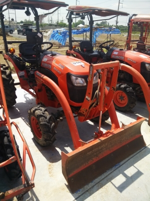 ขายรถแทรกเตอร์เล็กเอนกประสงค์ Kubota B2440 ใบมีดคานบน สภาพสวยเครื่องดีเกียร์ดี