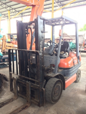 รถโฟล์คลิฟท์เก่านอก TOYOTA ติดแก๊ส 2.5 ตัน ราคา 240000 บาท