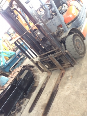 รถโฟล์คลิฟท์เก่านอก TOYOTA ติดแก๊ส 2.5 ตัน ราคา 240000 บาท