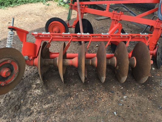 ขายผานตราช้างรถไถมือสองผาน6ไบ22นิ้วราคา33000บาทสนใจ โทร 081-365-5997 อำพร พาเจริญ ต. วังบัว อ. คลองขลุงจ.กำแพงเพชร ดูสินค้าเพิ่มเติมได้ที่  (http://buasorn.truck2hand.com)