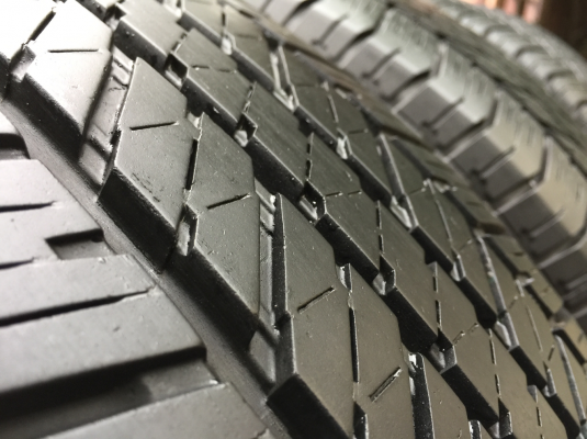 ยาง Bridgestone 265 65 17 ปี15 ดอกเต็ม เนื้อนิ่มๆ ใช้ยาว ราคาไม่แพง