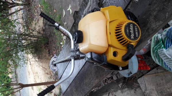 เครื่องตัดหญ้า Robin NB351