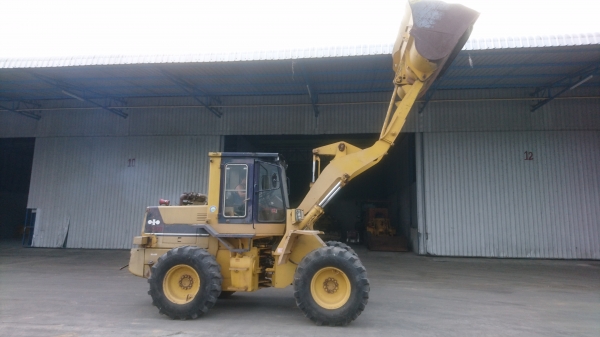 ขายรถตักล้อยาง KOMATSU WA100-1 (สภาพดี แขนยาวตักขึ้นสิบล้อได้เลย)