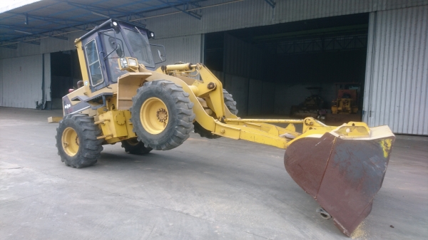 ขายรถตักล้อยาง KOMATSU WA100-1 (สภาพดี แขนยาวตักขึ้นสิบล้อได้เลย)