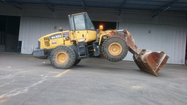 ขายรถตักล้อยาง KOMATSU WA320-5 (สภาพดี ราคาถูกมาก) ขายรถตักล้อยาง KOMATSU WA320-5 (สภาพดี ราคาถูกมาก)