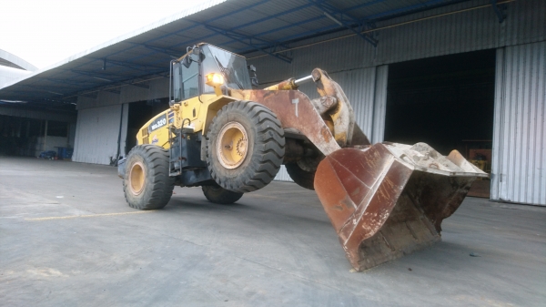 ขายรถตักล้อยาง KOMATSU WA320-5 (สภาพดี ราคาถูกมาก) ขายรถตักล้อยาง KOMATSU WA320-5 (สภาพดี ราคาถูกมาก)